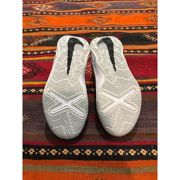 Nike Team Hustle D10 - Black/Metallic Gold/ White - Picture 4 of 7